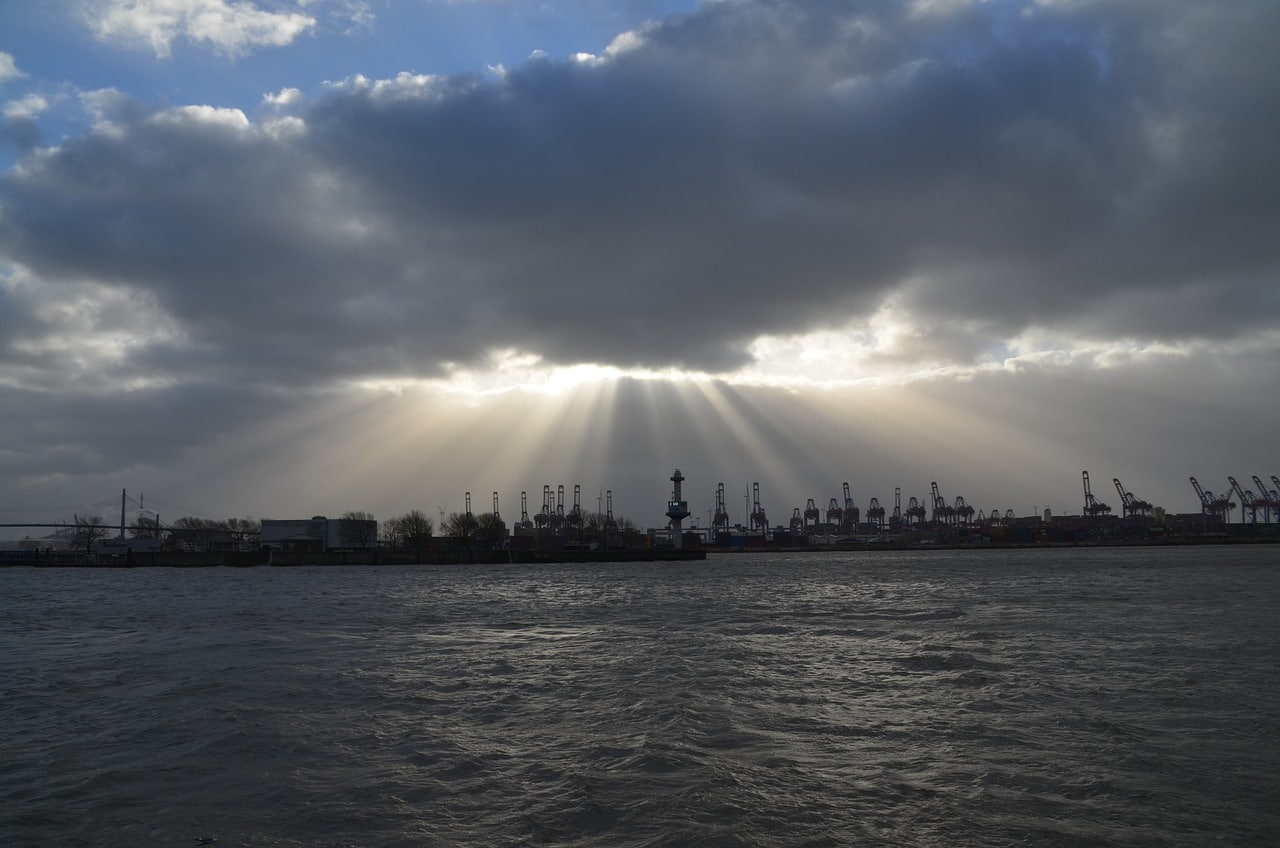 d&eacute;couvrez comment un contr&ocirc;leur de charge optimise l'&eacute;nergie de votre syst&egrave;me &eacute;lectrique, prolongeant la dur&eacute;e de vie de vos batteries et am&eacute;liorant l'efficacit&eacute; de votre installation. id&eacute;al pour les panneaux solaires et les syst&egrave;mes autonomes.