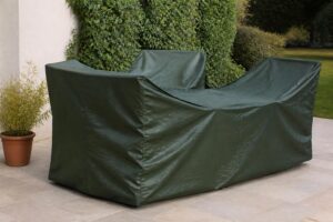 découvrez nos conseils pratiques pour protéger vos fauteuils de jardin en hiver et préserver leur beauté malgré les intempéries.